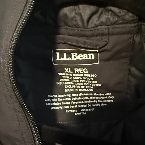 L.L. Bean Women’s Insulated Anorak Jacket - Picture 3 of 5